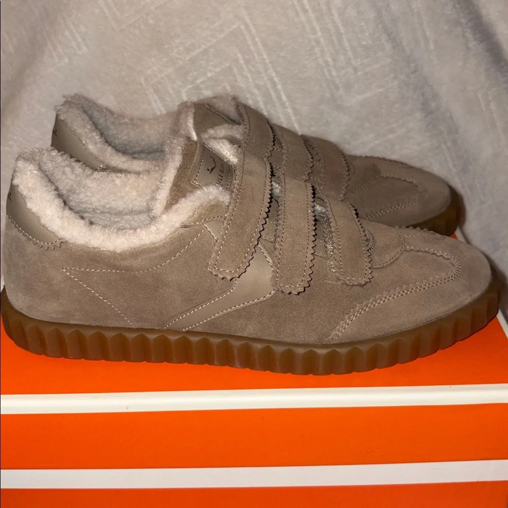 NWT VOILE BLANCHE INES Faux Shearling Sneaker in Light Beige - Picture 10 of 16